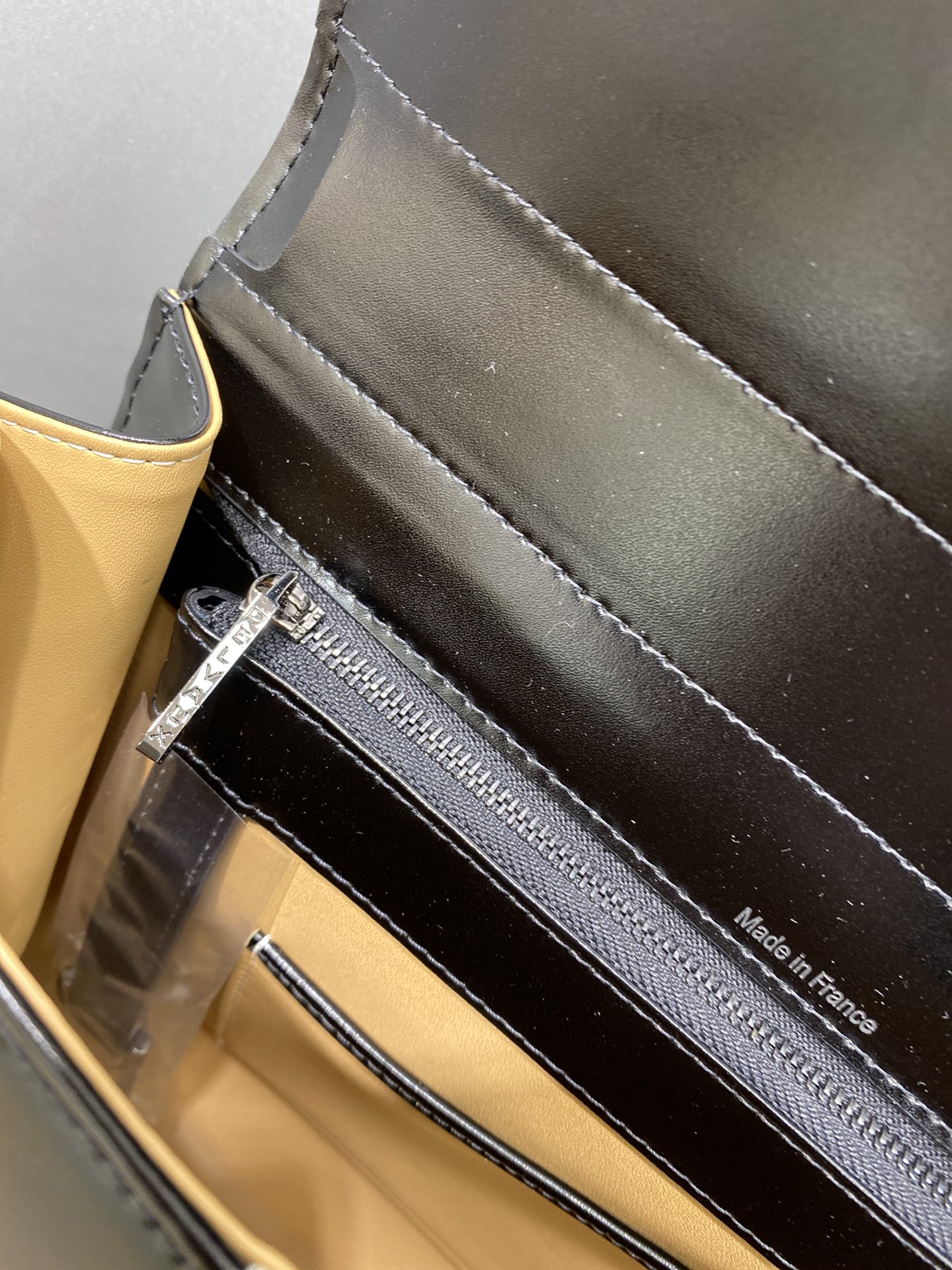 델보 브리앙 복스 토트백 미듐